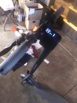 5th Wheel Electric Scooter Runs Fast Super Cool No Charger Battery Is Fully Charged