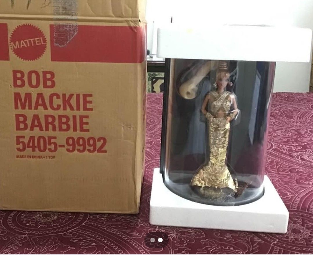 Bob Mackie's first Barbie. - Gold. mint condition