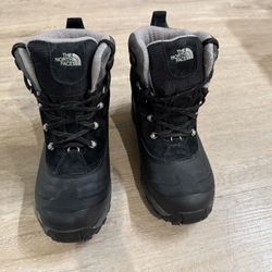 North Face Chilkat Snow Boots – Excellent Condition – Size 8.5