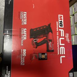 Milwaukee M18 FUEL 18-Volt Brushless Lithium-Ion Cordless 21-Degree Duplex Nailer