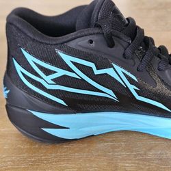 BASKETBALL SHOES