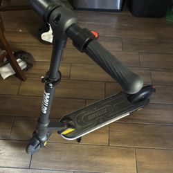 	 GoTrax - XR Glow Electric Scooter w/ 11mi Max Operating Range & 10mph Max Speed - Black