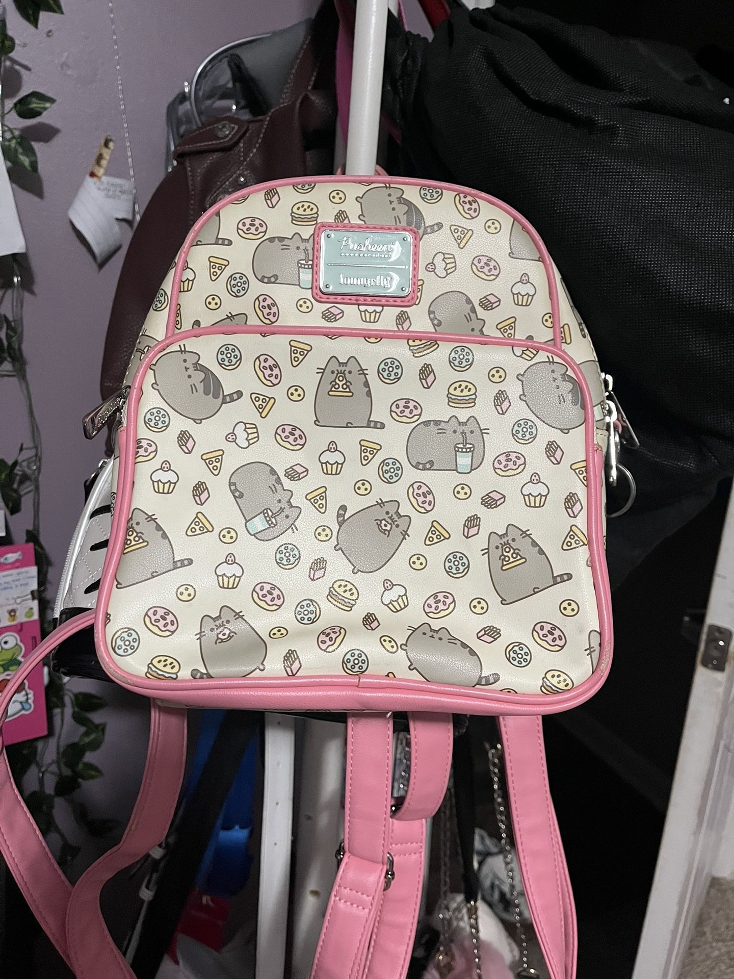Loungefly Pusheen YES! IT IS AVALIABLE