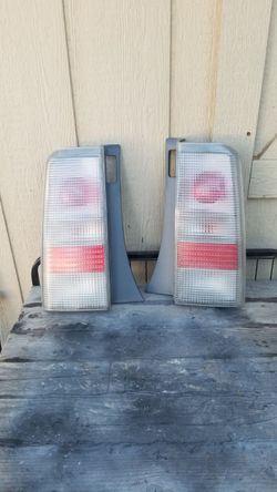 01-04 Toyota Scion XB rear trailer lights