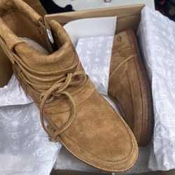 New Women’s UGGS Size 7.5