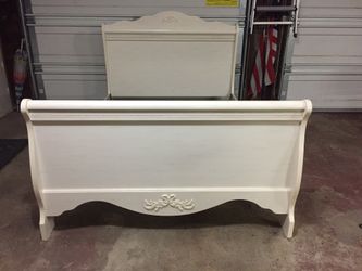 Complete Full size bedroom set with computer desk