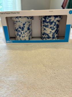 Room Essentials Stoneware Salt & Pepper Shaker Set
