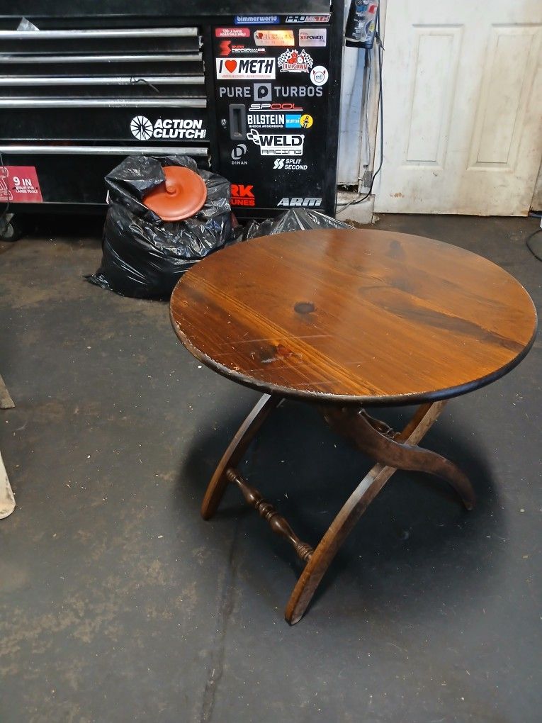 Antique Clapipal Table Easy To Move