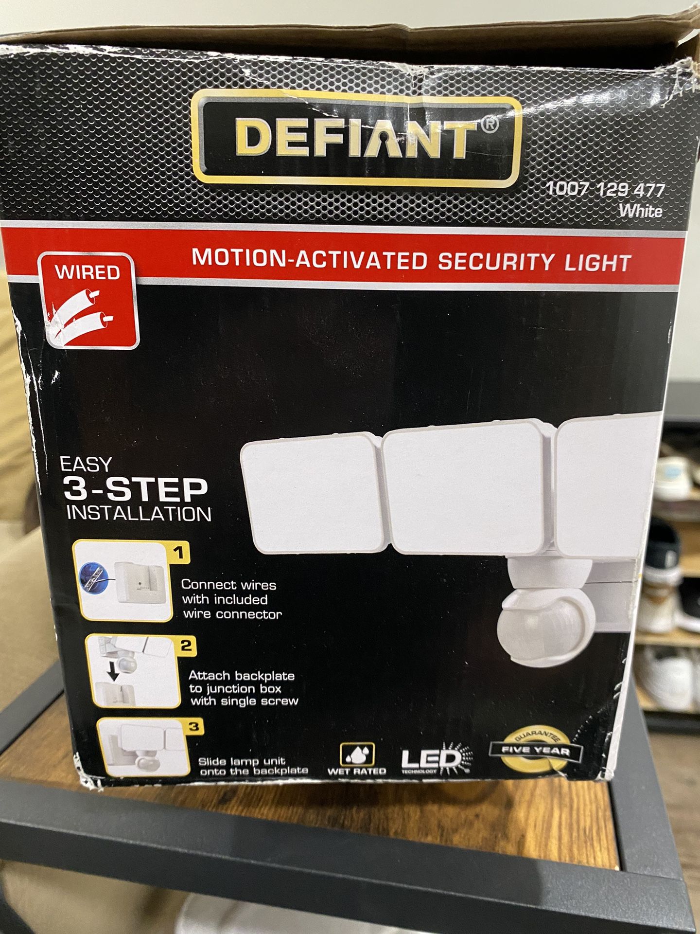 MOTION-ACTIVATED SECURITY LIGHT