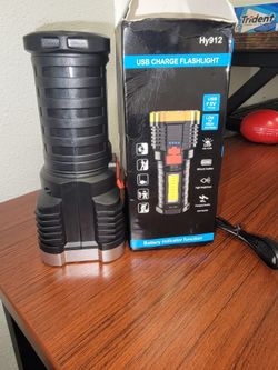 FLASHLIGHT  NO BATTERIES NEEDED...