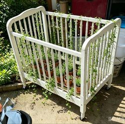 Repurposed White Jenny Lind Wooden Garden Trellis with Wheels
Unique white Jenny Lind style wooden frame, made of 4 original panels, perfect for climb