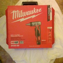 MILWAUKEE M12 PEX EXPANSION TOOL **BRAND NEW**