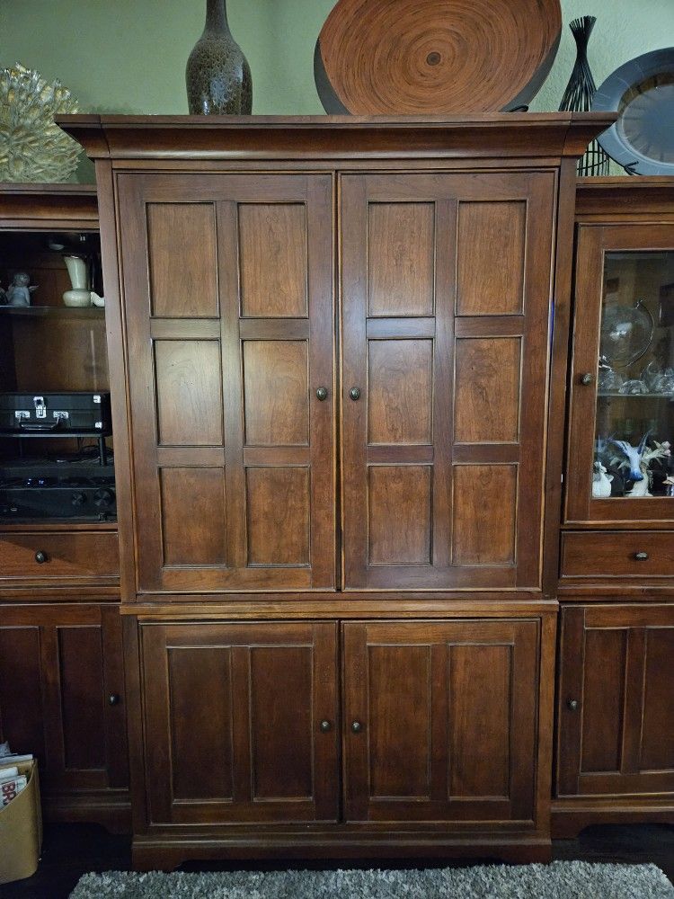 REDUCED*Entire Entertainment Center 3 Piece With Lighted Curios On Each Side Tons of Storage!