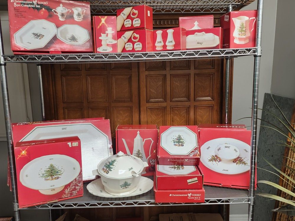 NIKKO Christmas Dinnerware