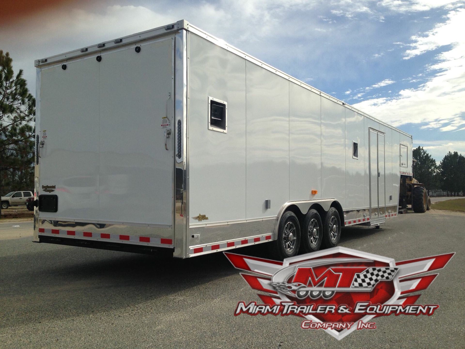 Enclosed Trailers / Race Trailers / Motorcycle Trailers