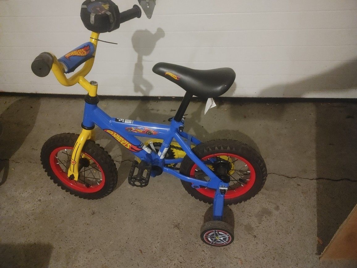 Hot Wheels Bicycle With Training Wheels
