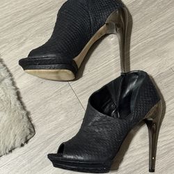 BCBG Maxazria Pump