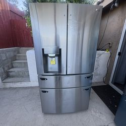 LG Refrigerator New!
