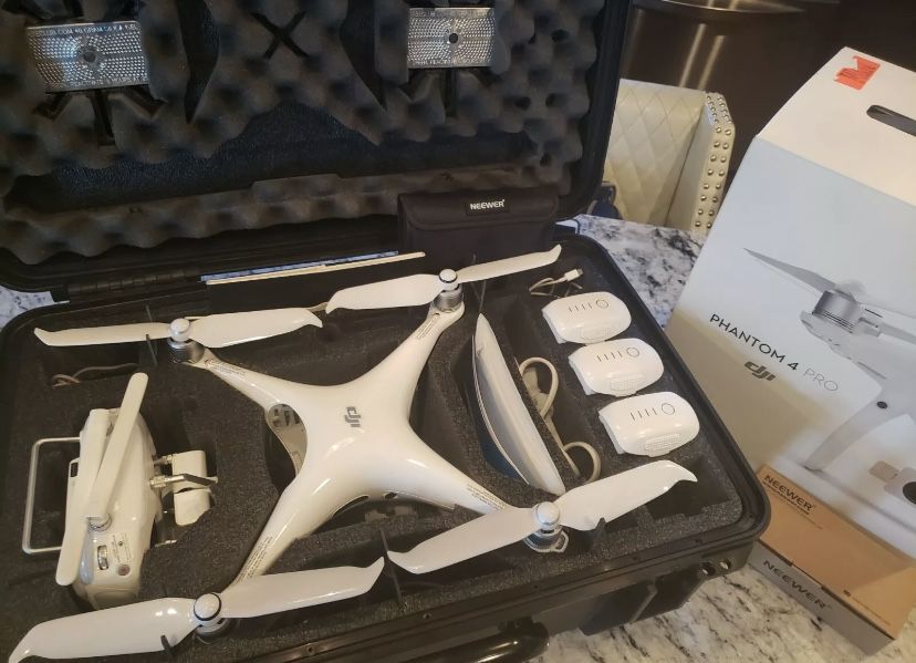 DJI PHANTOM 4 DRONE