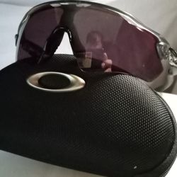 OAKLEY             Radar EV