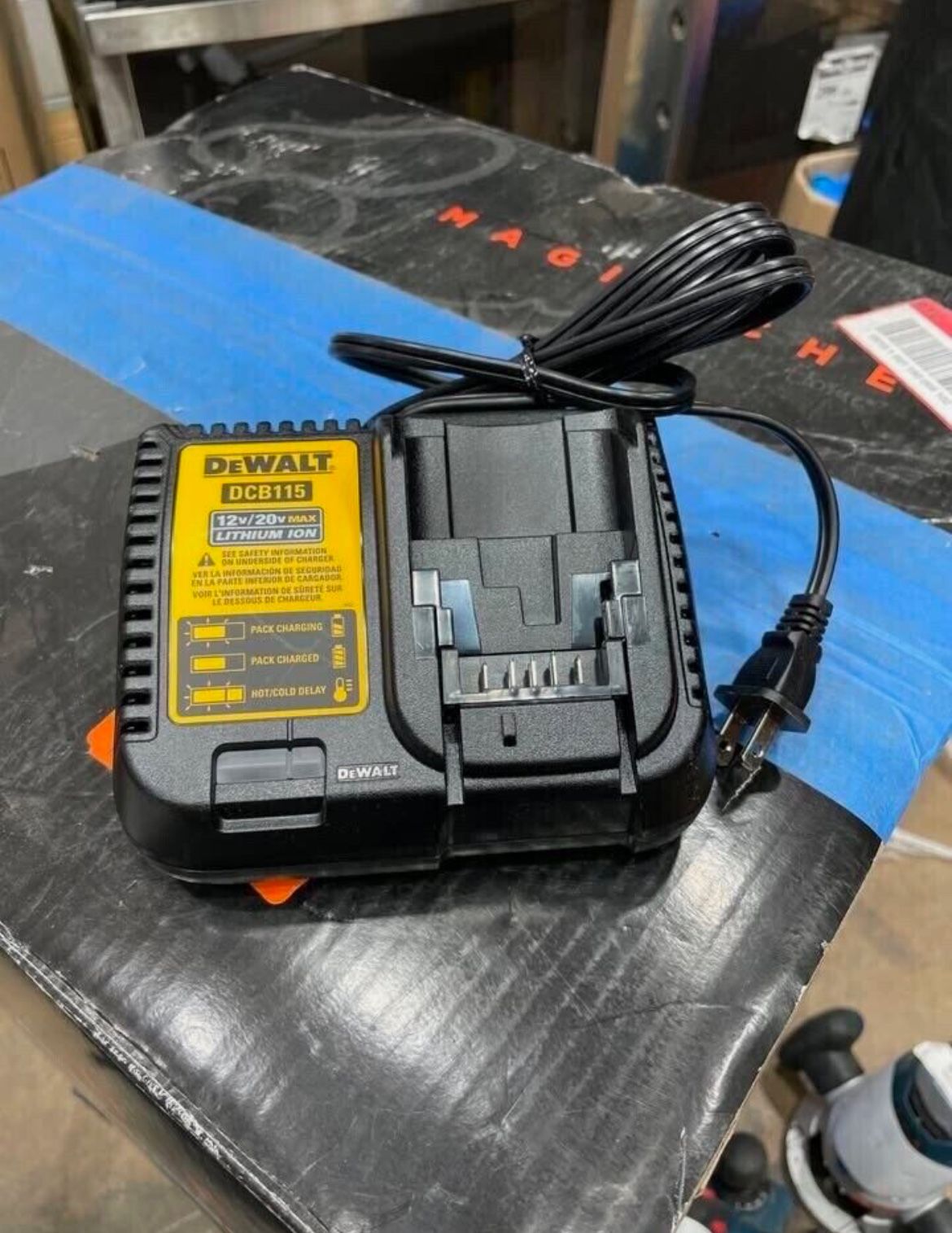 Dewalt DCB115 12V to 20V Lithium-Ion Battery Charger