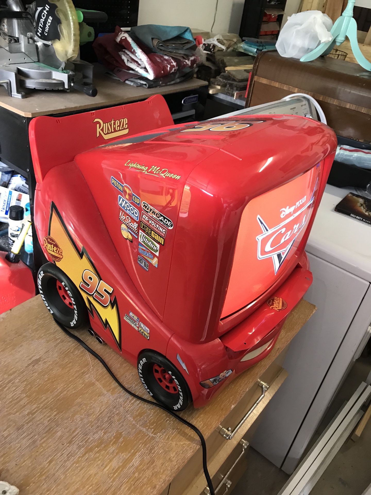 Disney Pixar cars lightning McQueen 13 “ TV/DVD combo television and remote