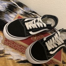 Black and White Vans Old Skool Size 6.5 Men’s 