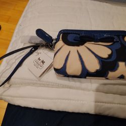 Coach Wristlet Blue and White Flowers w 2 Pockets