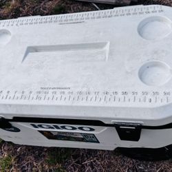 Igloo 90 Quart Rolling Cooler