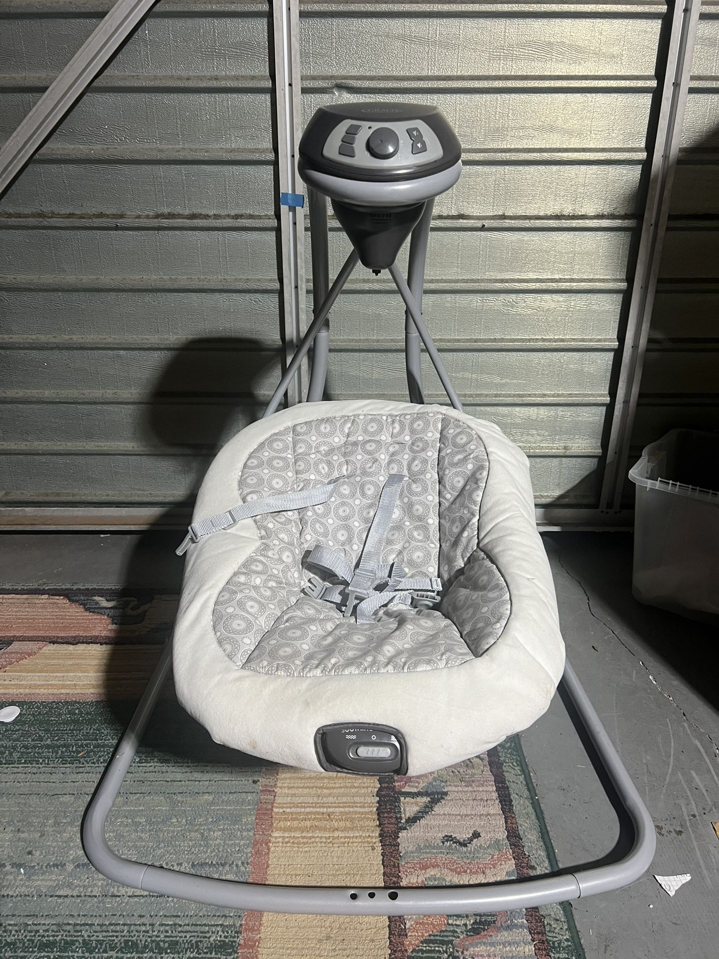 Graco infant Swing (Battery operated. 4Ds) 20 BUCKS MUST GO