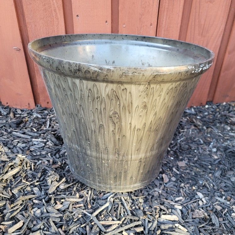 14H x 18W Plastic Flower Pot Planter