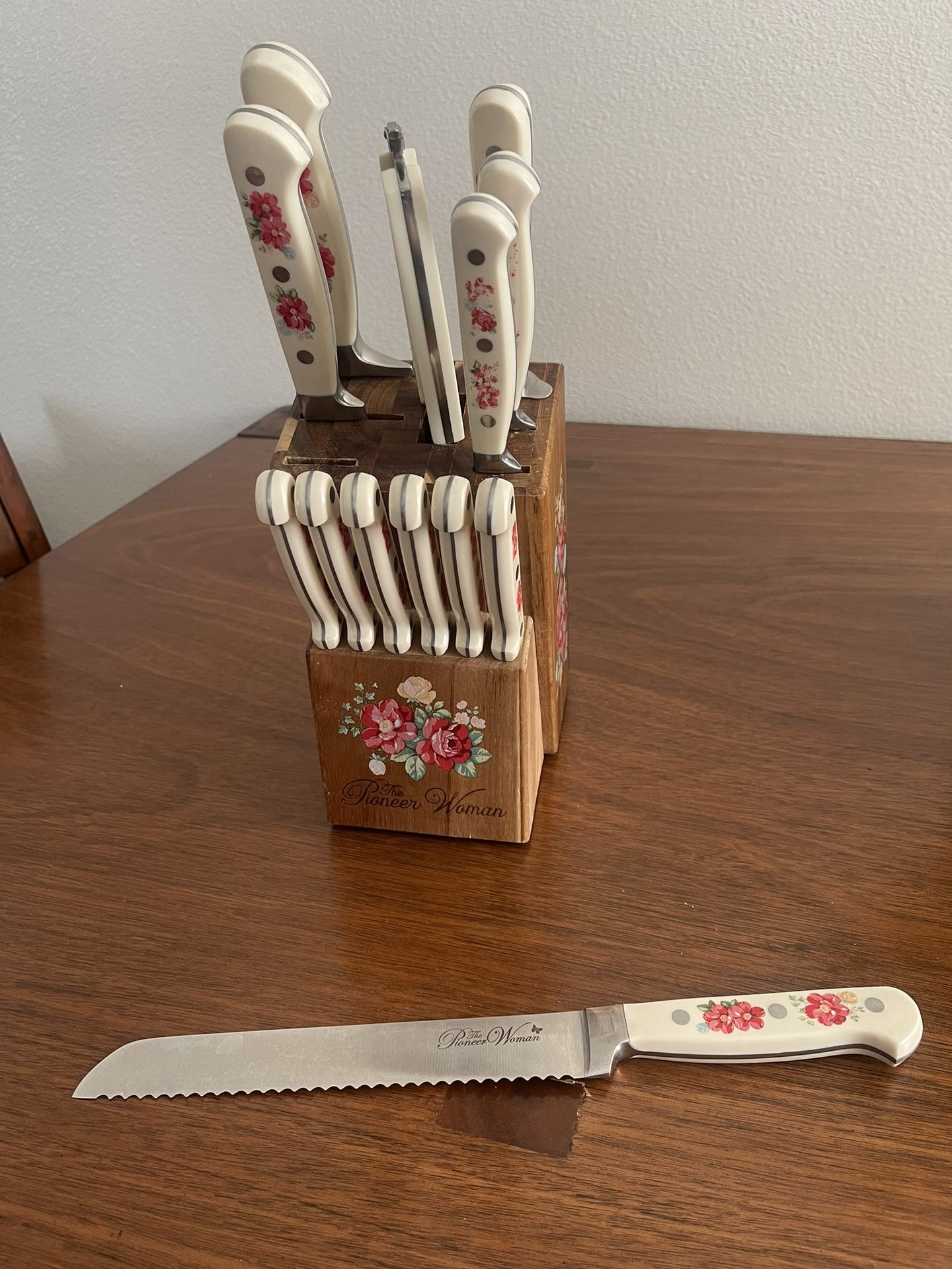 Pioneer Woman Knife Set for Sale in Riverside, CA - OfferUp