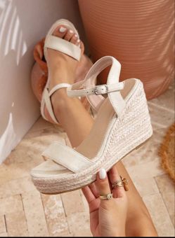 Beautiful white sneakers, size 7, for sale.