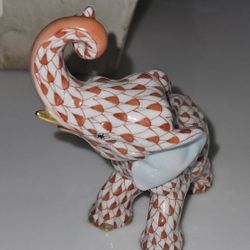 Herend Young Elephant Figurine (24k Accents)