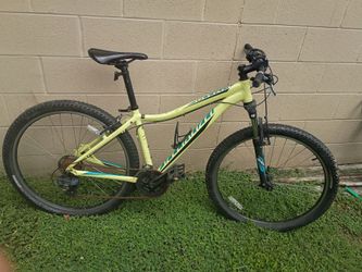 21 speed universal yellow specialized mountain bike 27-in tires