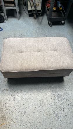 Foot rest ottoman