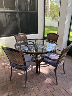 Patio Table w/4 Chairs