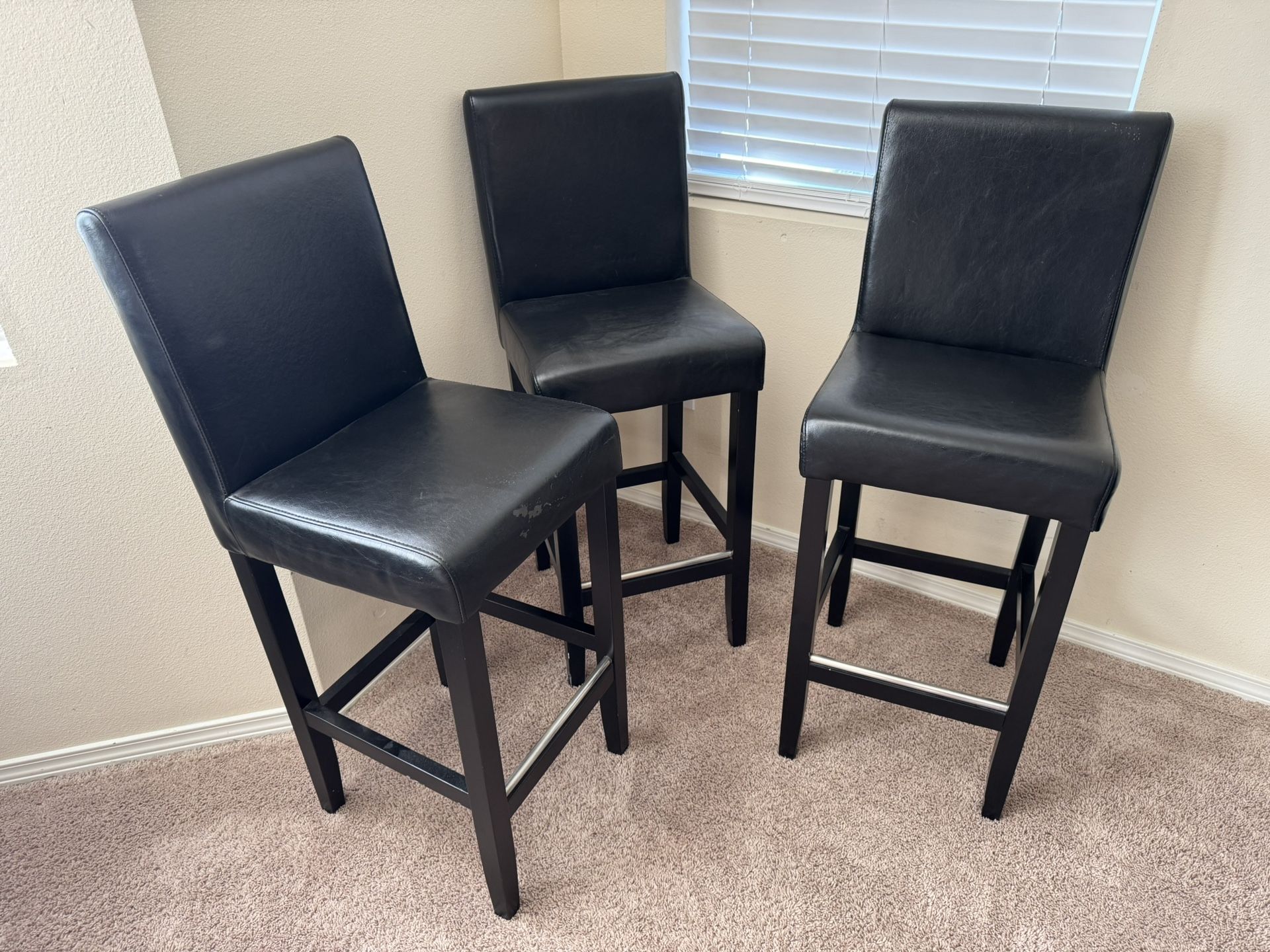 BAR CHAIRS / STOOLS