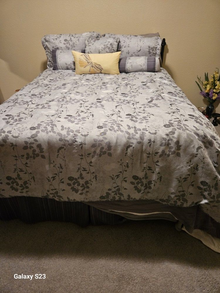 Queen Bed Set