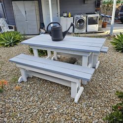 Outdoor Picnic Bench set, freshing painted, Adding one more coat soon. Good Condition