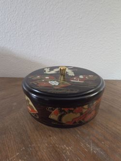 Black Lacquer Round Trinket Box with Crane Design