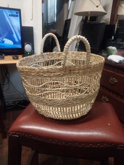Natural  Handwoven  Seagrass  Basket  with  Unique  Detailing  Handmade  Basket