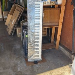 PIANO 4 SALE PLEASE BUY