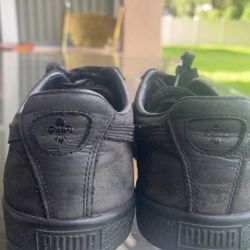 En Noir X Puma Clyde “Fleur De Lis”