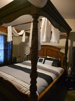 King Size Wood Canopy Bed Set