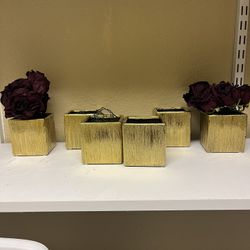 Gold Flower Table Toppers 