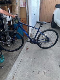 Fuji Crosstown NEX Hybrid Bike