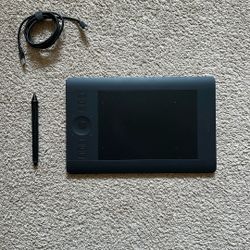 Wacom Intuos Pro Digital Graphic Drawing Tablet for Mac or PC, Small (PTH451)