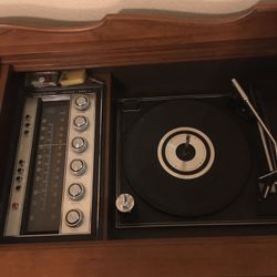 Vintage Magnavox Record Player 