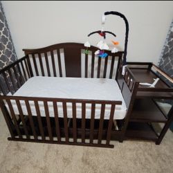 Graco Convertible Crib With Changing Table